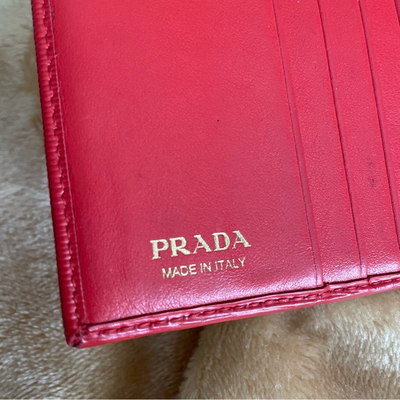 Prada red saffiano trifold wallet - Picture 15 of 16